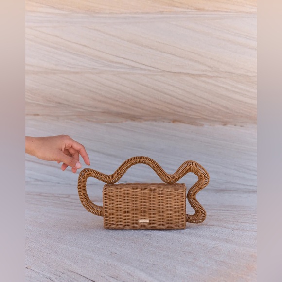 Cult Gaia Elsa Clutch in Raffia - Picture 3 of 10